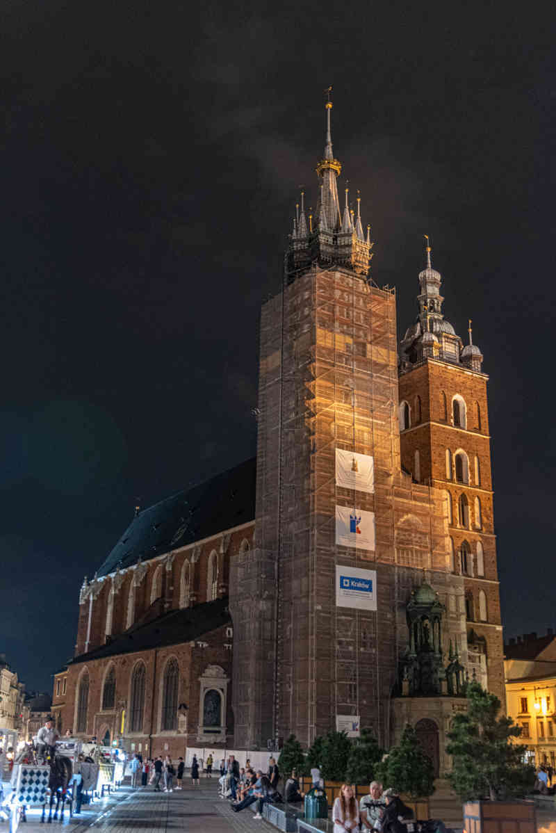 Polonia - Cracovia 035 - basílica de Santa María.jpg